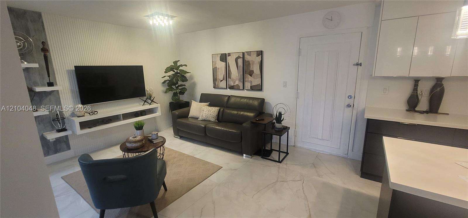 The Beach Club At Fontainebleau Park | Unit #I108 Unit #I108 | Picture 4