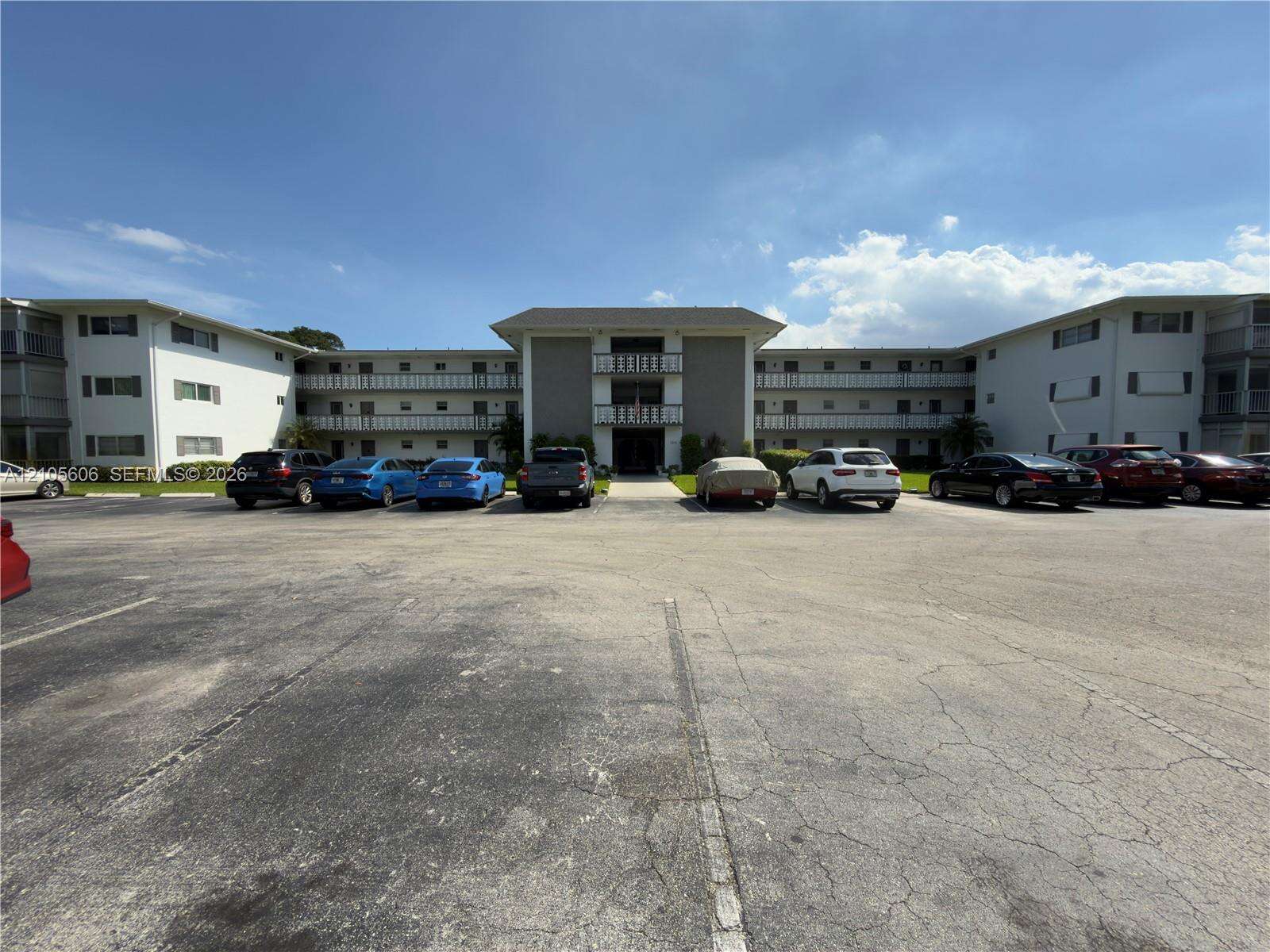 Hillcrest Country Club Apts No 7 | Unit #205 Unit #205 | Picture 2