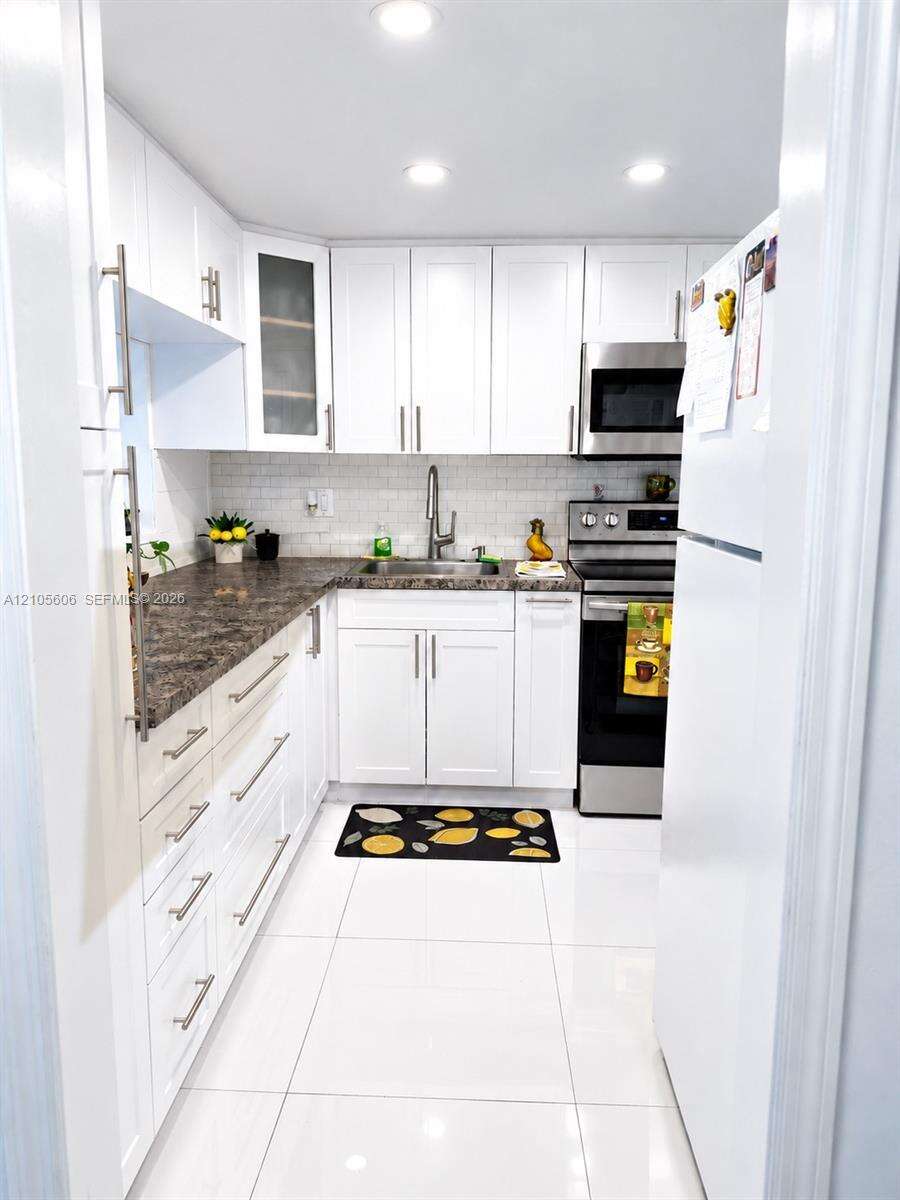 Hillcrest Country Club Apts No 7 | Unit #205 Unit #205 | Picture 14