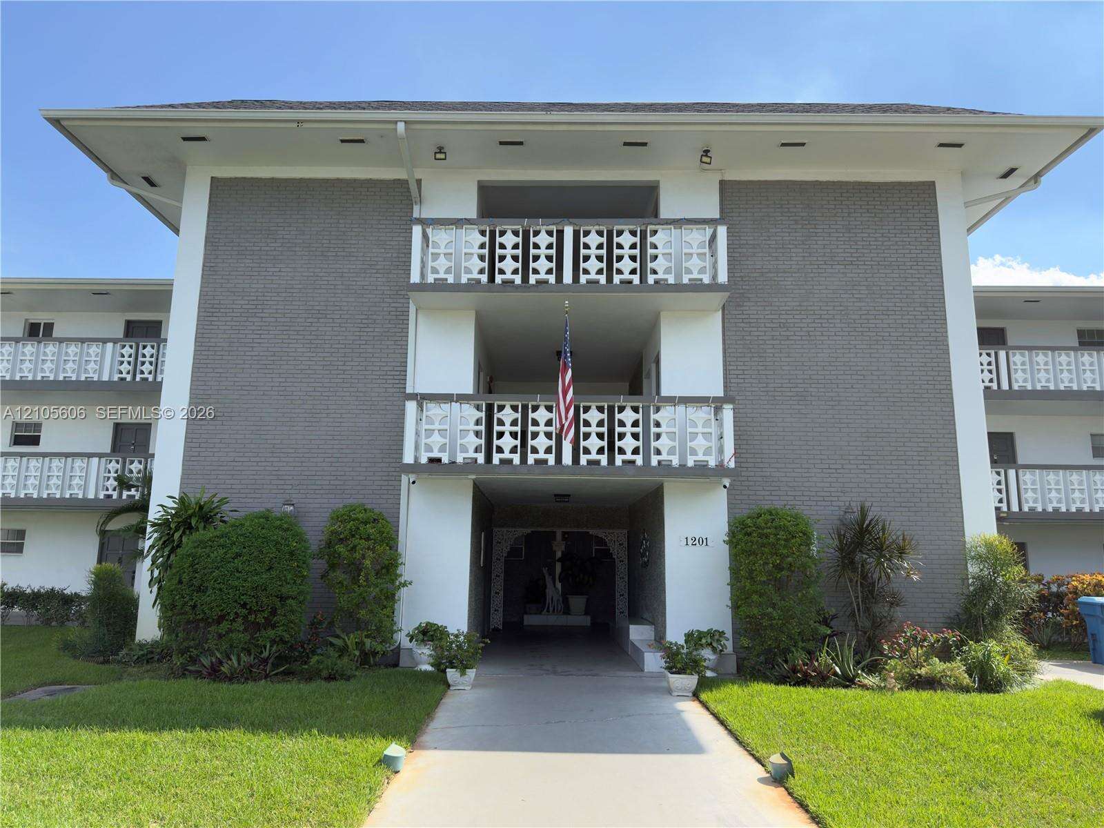Hillcrest Country Club Apts No 7 | Unit #205 Unit #205 | Picture 3