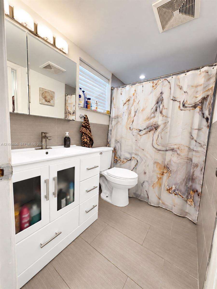 Hillcrest Country Club Apts No 7 | Unit #205 Unit #205 | Picture 29