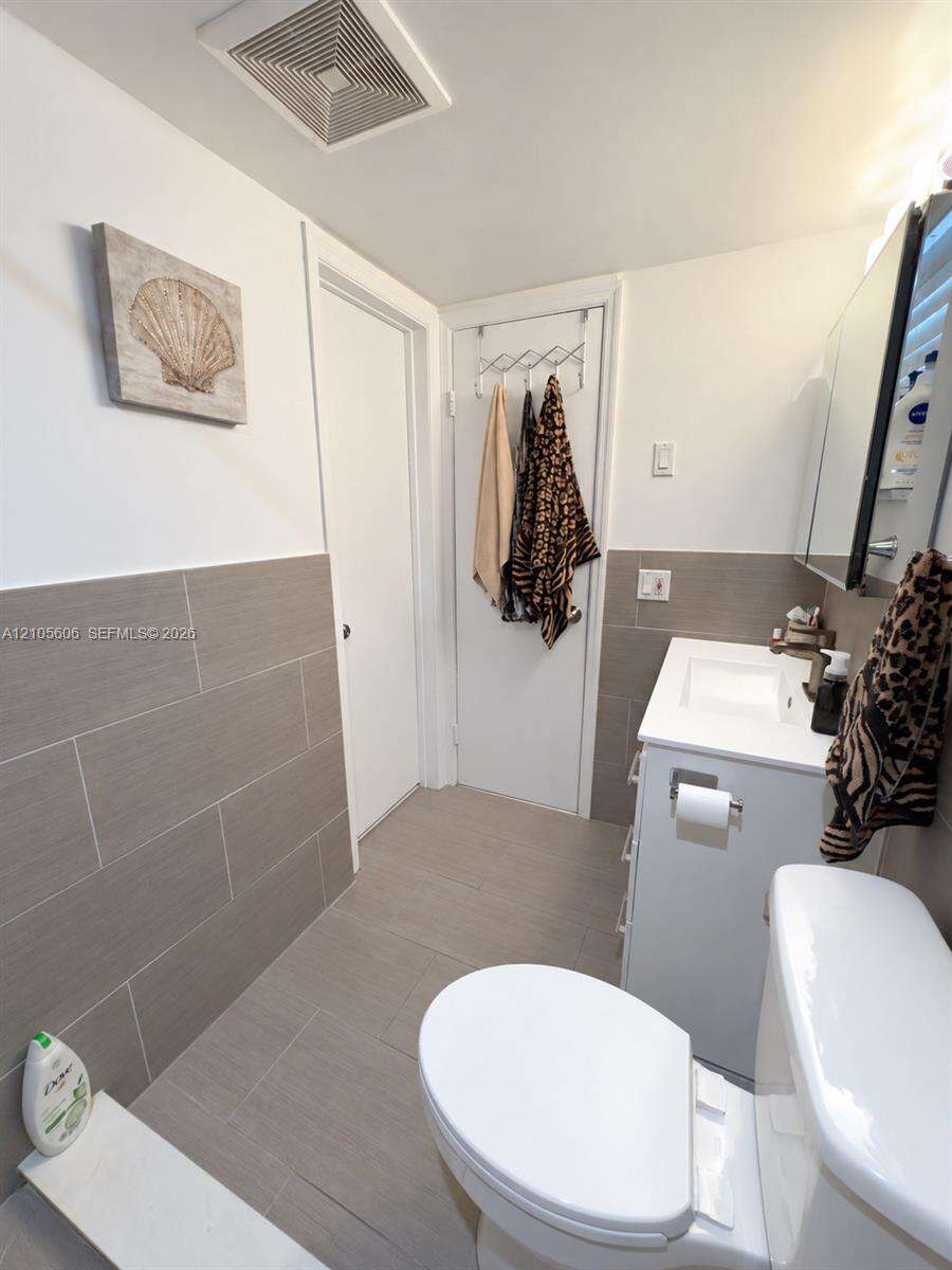 Hillcrest Country Club Apts No 7 | Unit #205 Unit #205 | Picture 32