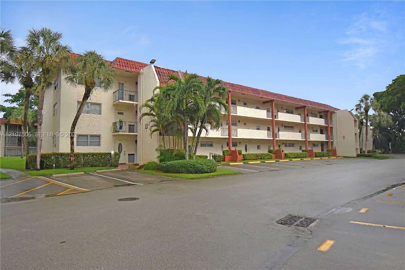 Hollybrook Golf And Tennis Club | Unit #207 Unit #207 | Picture 1