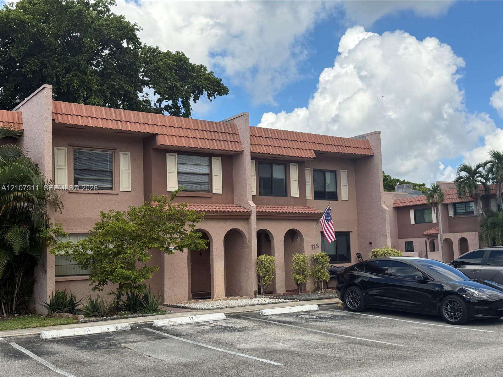 Valencia Village Condo Phase I | Unit #5-4 Unit #5-4 | Picture 2