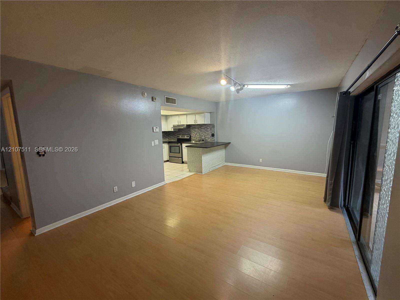 Valencia Village Condo Phase I | Unit #5-4 Unit #5-4 | Picture 12