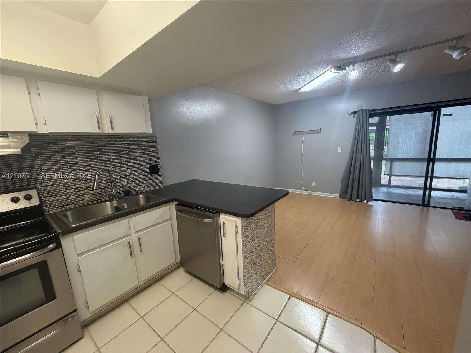 Valencia Village Condo Phase I | Unit #5-4 Unit #5-4 | Picture 14