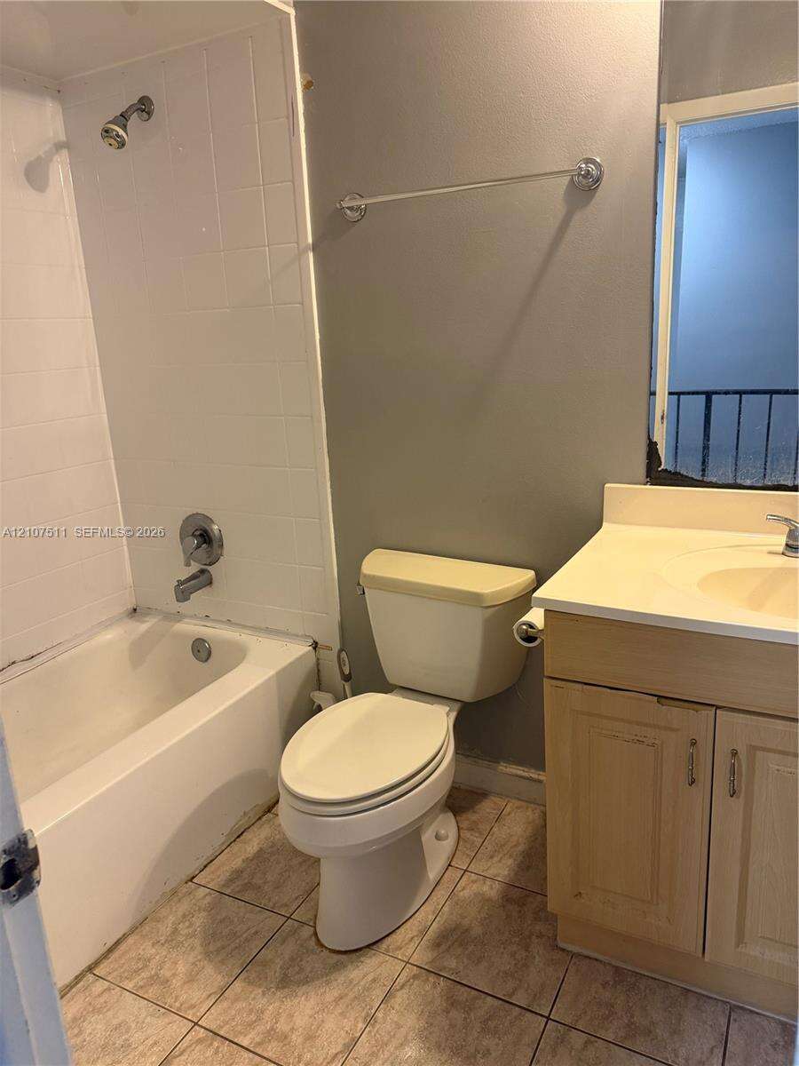 Valencia Village Condo Phase I | Unit #5-4 Unit #5-4 | Picture 28