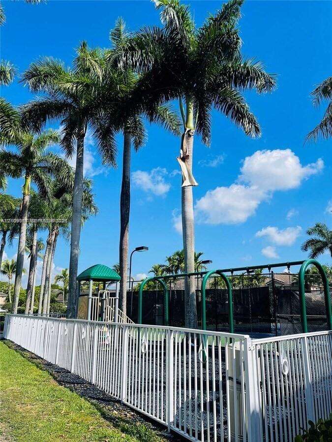 Las Brisas At Doral Condo No 5 | Unit #212 Unit #212 | Picture 2