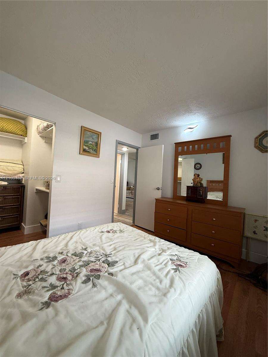 Somerset No 3 | Unit #200 Unit #200 | Picture 11