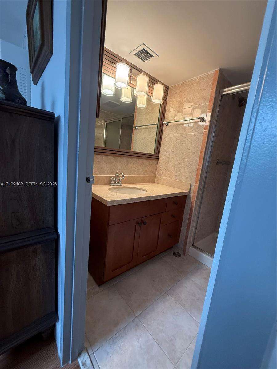 Somerset No 3 | Unit #200 Unit #200 | Picture 12