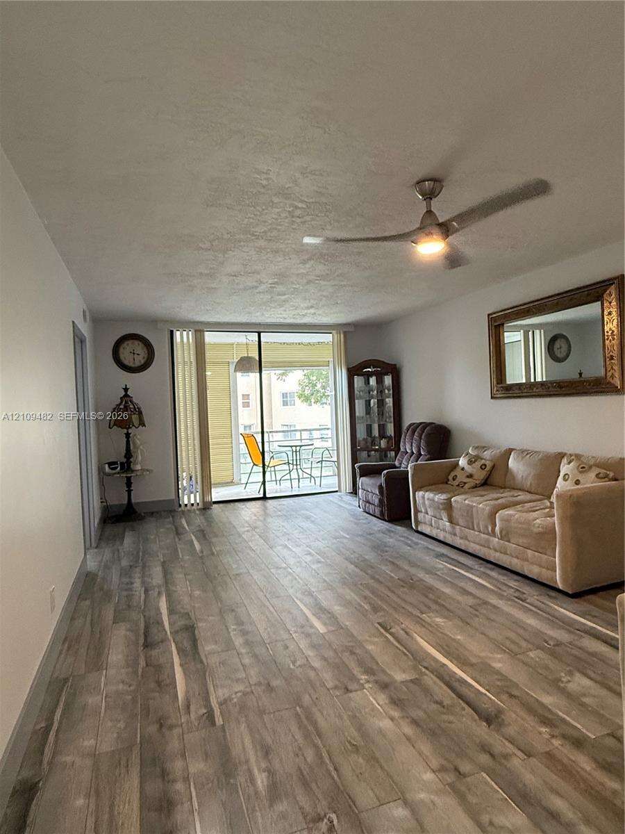 Somerset No 3 | Unit #200 Unit #200 | Picture 3