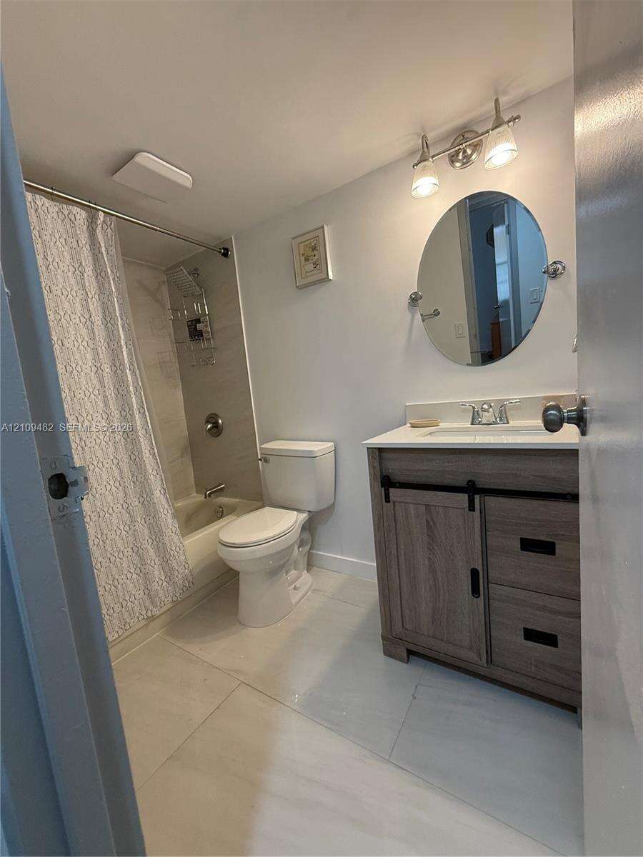 Somerset No 3 | Unit #200 Unit #200 | Picture 5