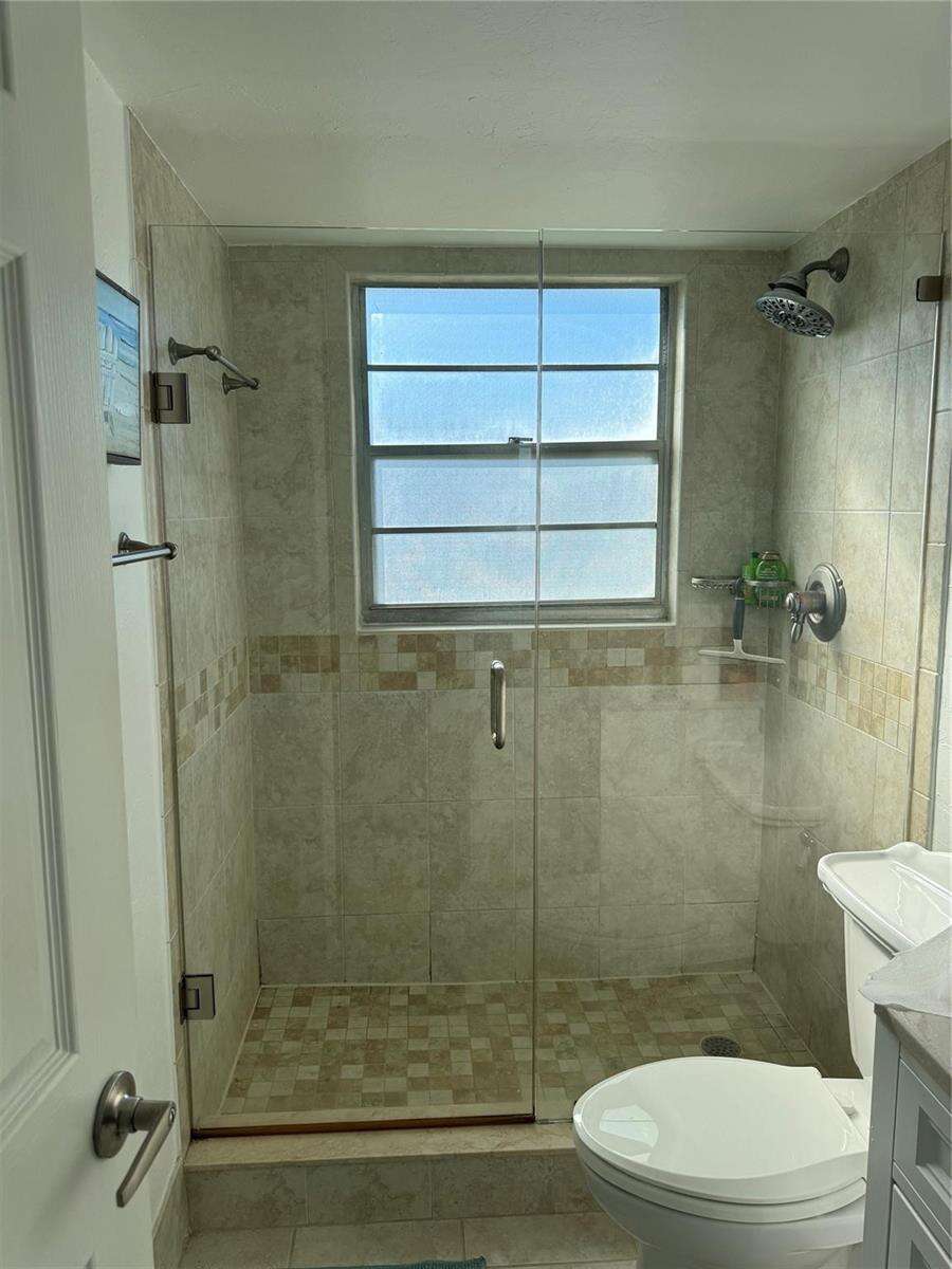 Oakridge Q | Unit #301 Unit #301 | Picture 10