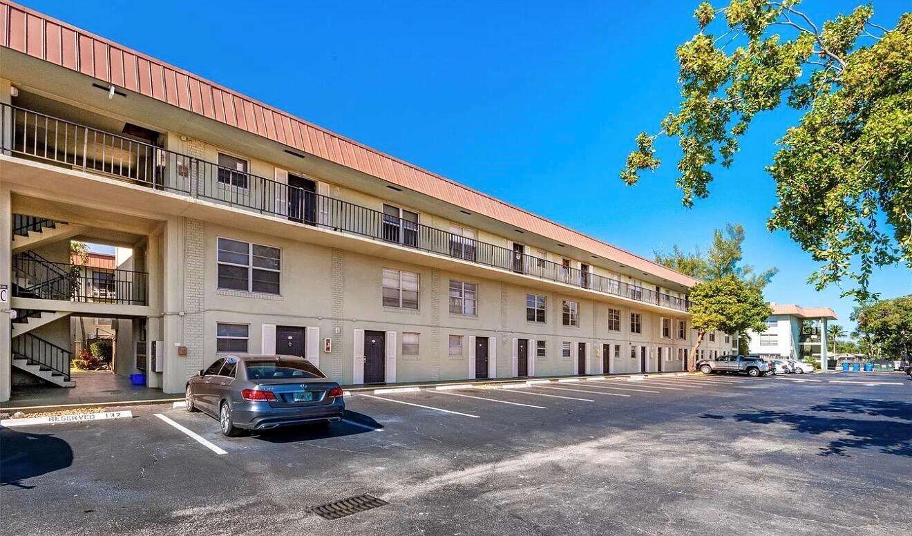 The Racquet Club Of Fort Lauderdale | Unit #B10 Unit #B10 | Picture 1