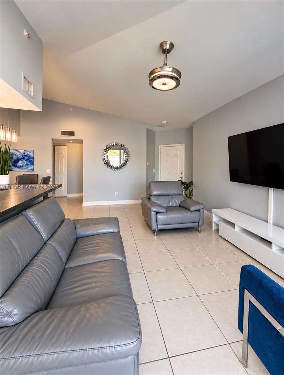 La Via | Unit #9-209 Unit #9-209 | Picture 4