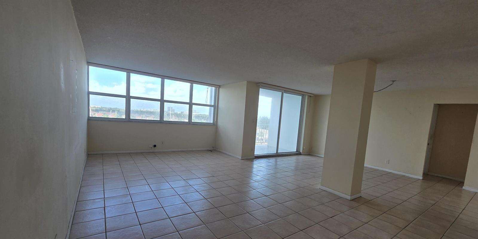 Trafalgar Towers Condominium | Unit #804 Unit #804 | Picture 3