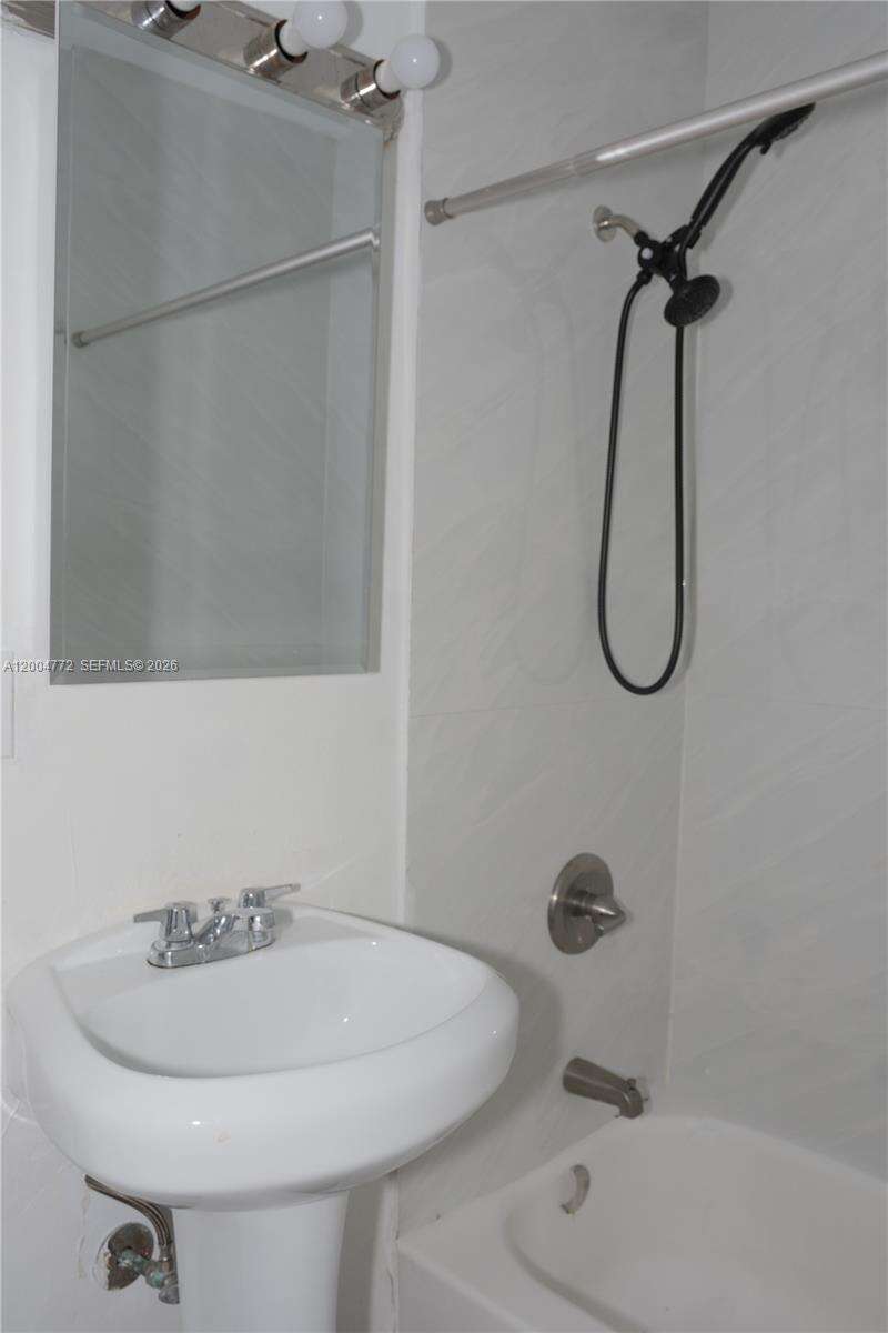 Miami | 3376 49th St N/A | Picture 17