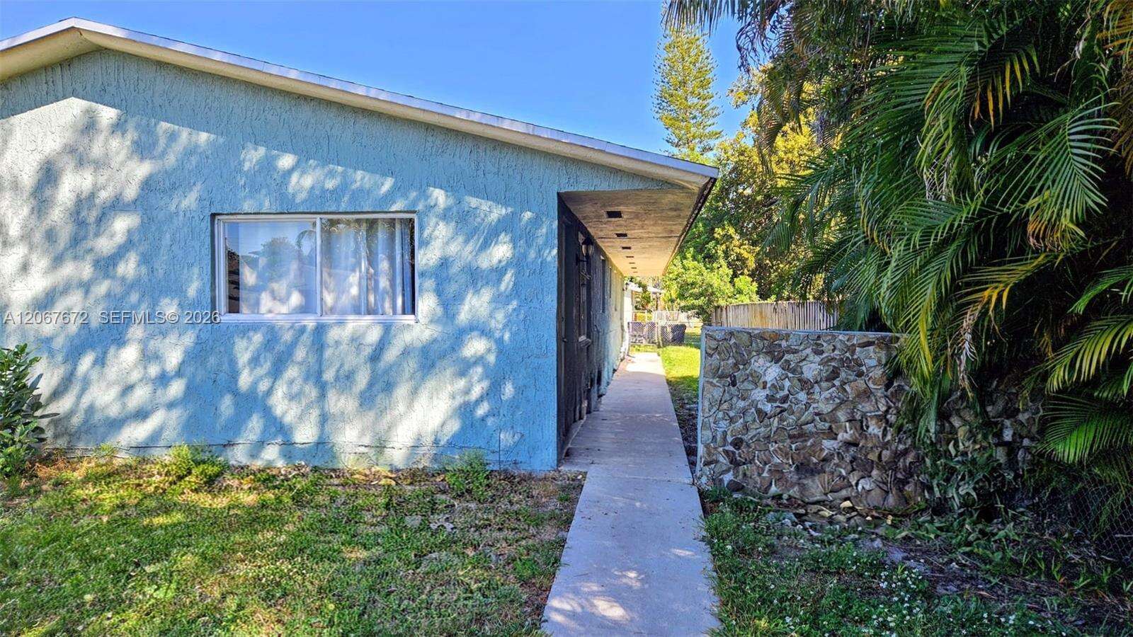 Hollywood | 2411 Thomas St N/A | Picture 3