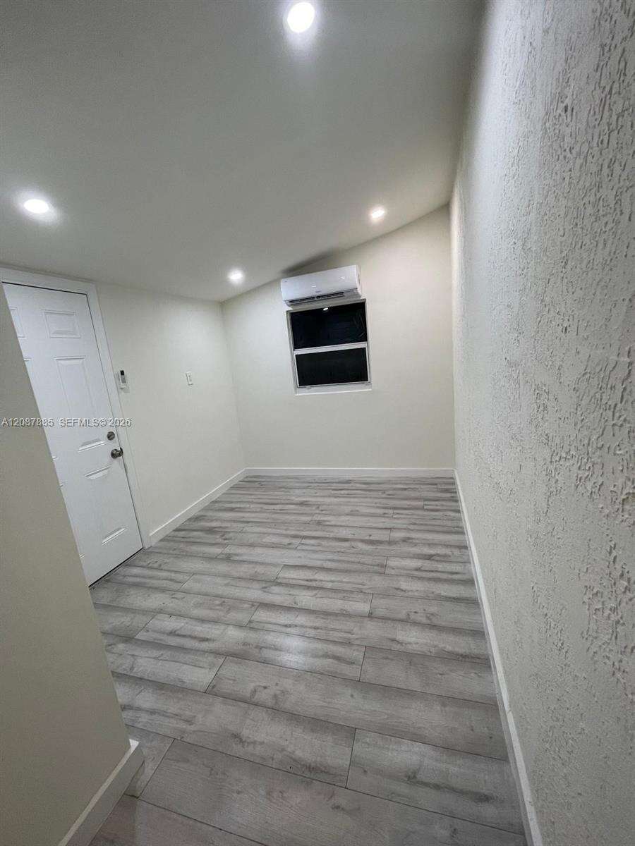 Miami | 2484 10th St N/A | Picture 2