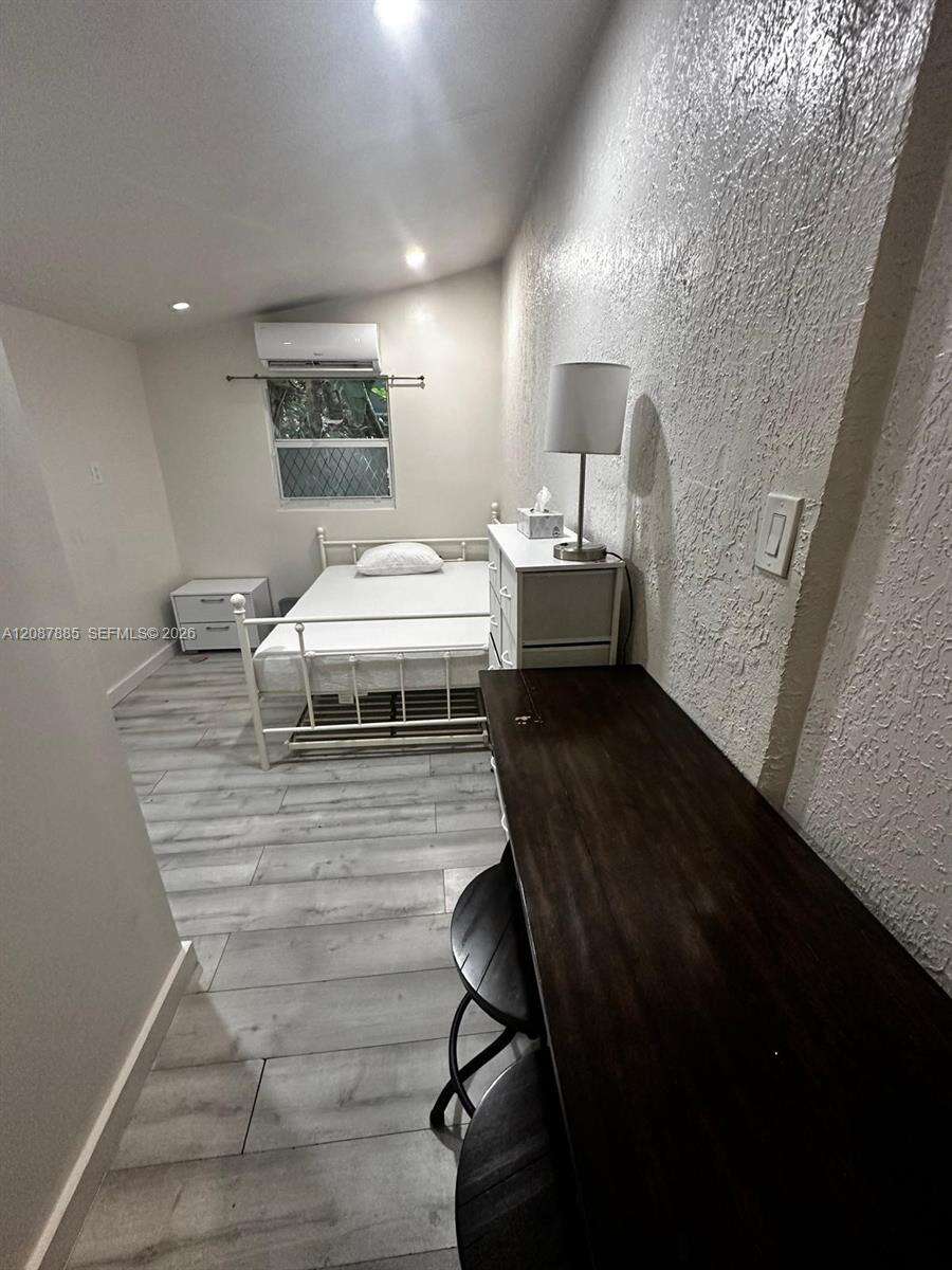 Miami | 2484 10th St N/A | Picture 4