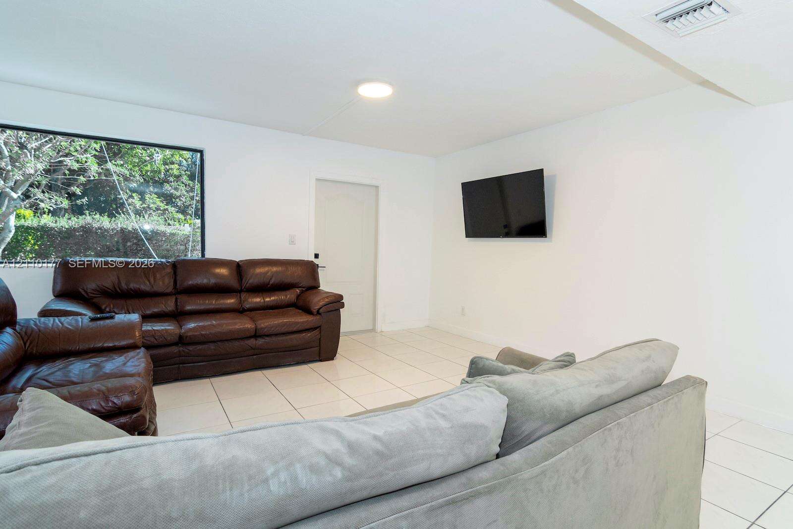Miami | 2729 67th Ave N/A | Picture 9